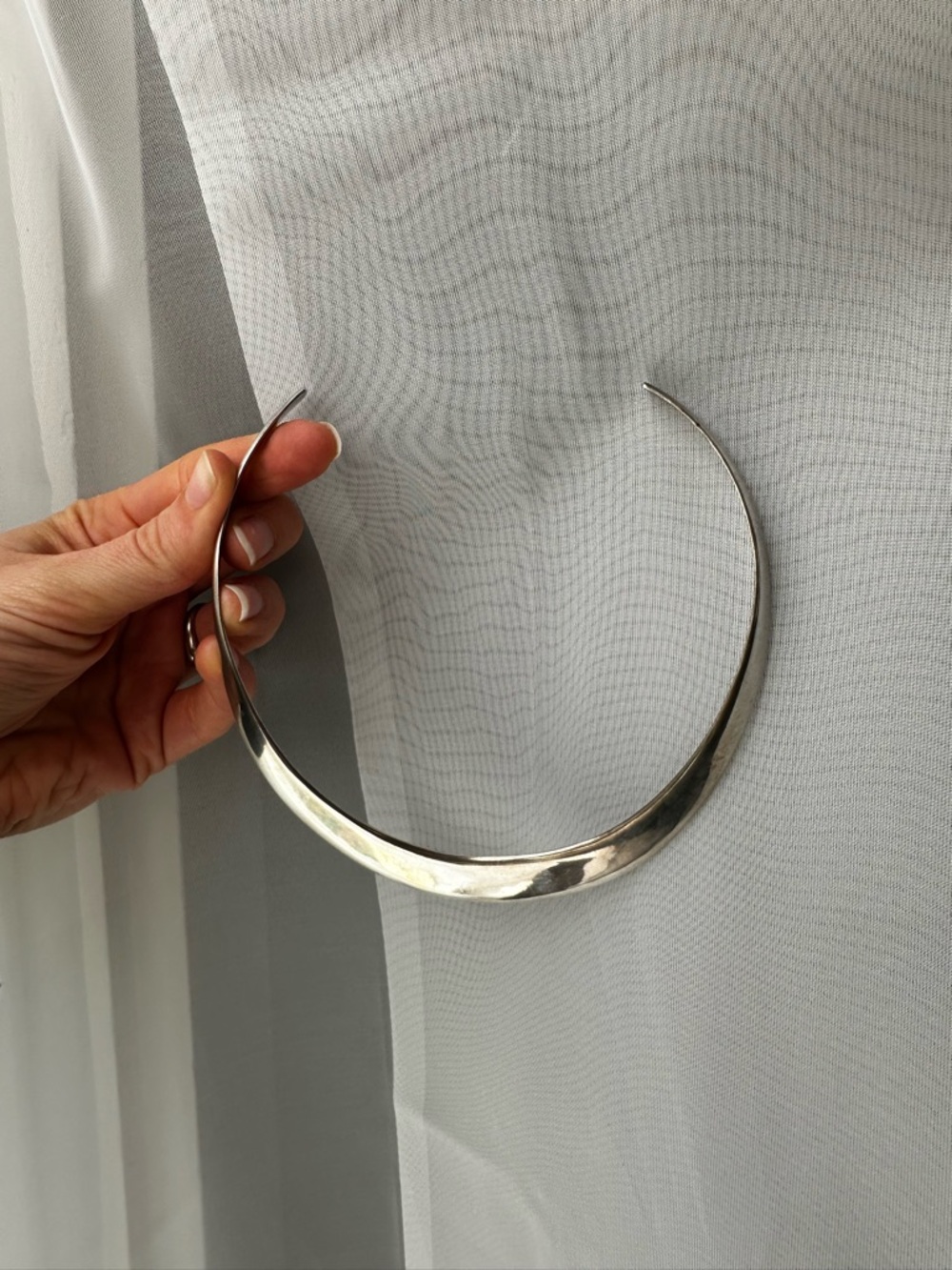 Minimalist Crescent Sterling Silver Collar Chocker Necklace - Made in Mexico - Picture 5 of 5